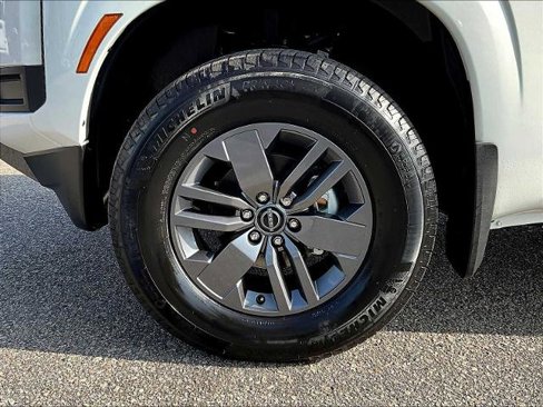 Certified 2025 Nissan Frontier SV image 7