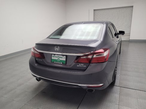 Used 2017 Honda Accord Touring image 7