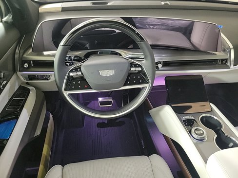 New 2026 Cadillac Vistiq Luxury w/ LPO, Floor Liner Package image 17