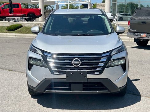 Used 2025 Nissan Rogue SV image 9