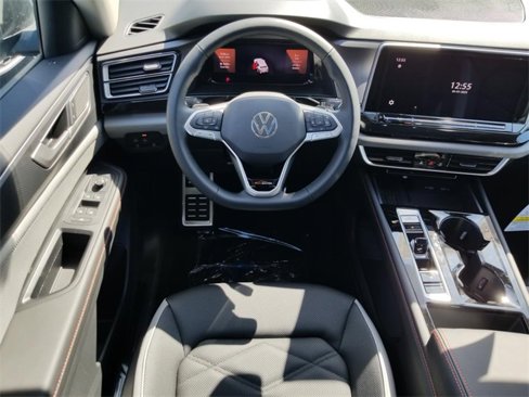 New 2025 Volkswagen Atlas Peak Edition SE image 10