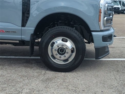 New 2026 Ford F350 4x4 Crew Cab DRW Super Duty image 11