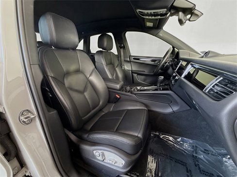 Certified 2024 Porsche Macan image 23