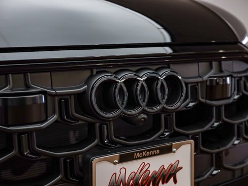 New 2025 Audi Q8 Prestige image 7