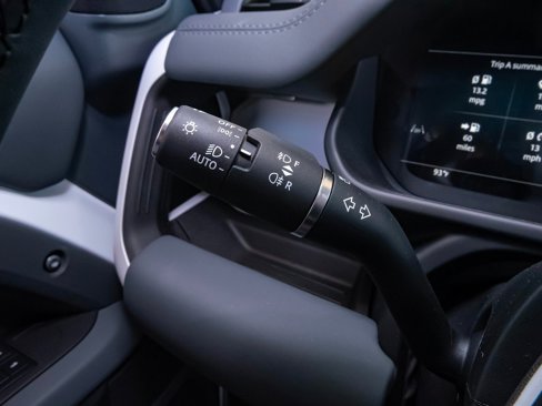 New 2025 Land Rover Defender 110 S image 12