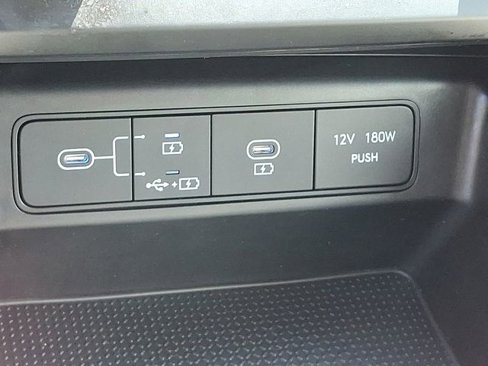 Used 2025 Hyundai Tucson SE image 27