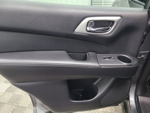 Used 2019 Nissan Pathfinder S image 34