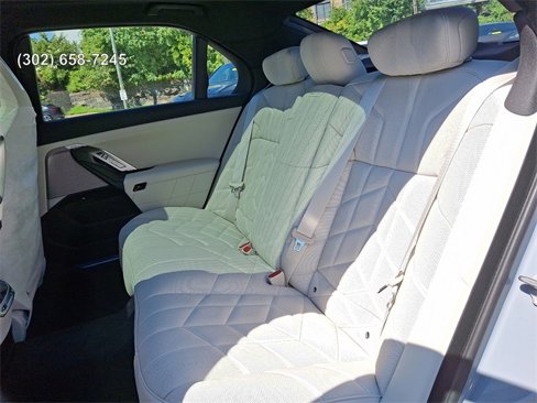New 2026 BMW 750e xDrive w/ Executive Package image 8