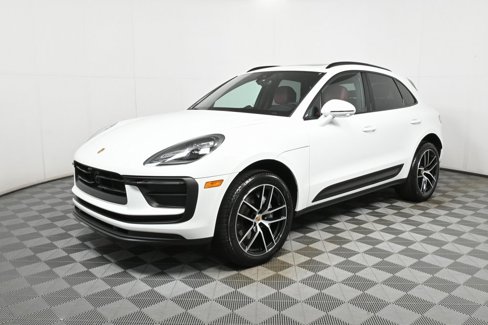 Used 2025 Porsche Macan image 1