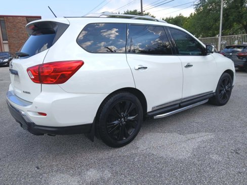 Used 2018 Nissan Pathfinder Platinum image 5
