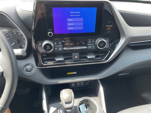 Used 2023 Toyota Highlander XLE image 18