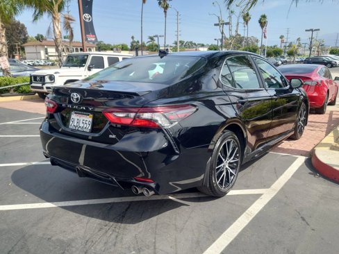 Used 2024 Toyota Camry SE image 4