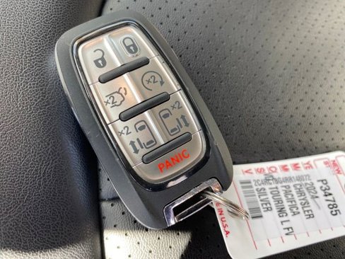 Used 2024 Chrysler Pacifica Touring-L image 24
