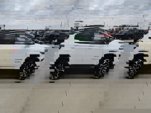 Used 2024 Jeep Compass Limited image 8