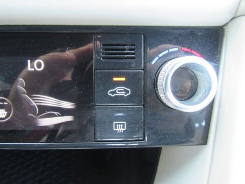 Used 2025 Genesis G70 2.5T image 47