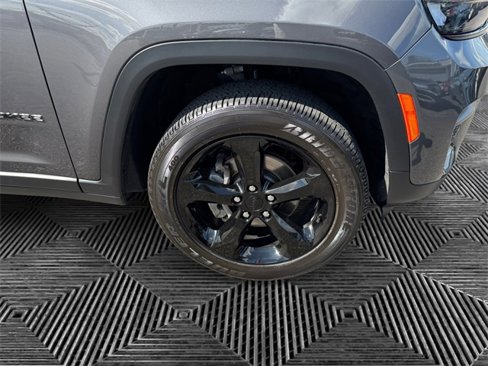 Used 2023 Jeep Grand Cherokee Altitude image 15