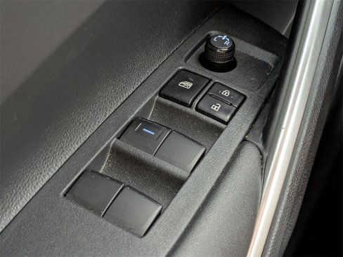 Used 2023 Toyota Corolla Cross SE image 21