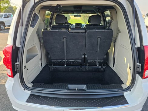 Used 2017 Dodge Grand Caravan SXT image 31