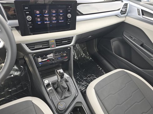 New 2025 Volkswagen Taos SE image 26