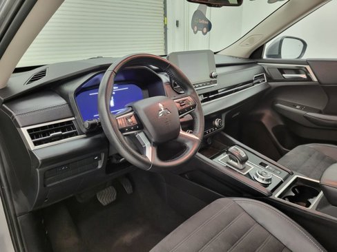 Used 2024 Mitsubishi Outlander SE image 31