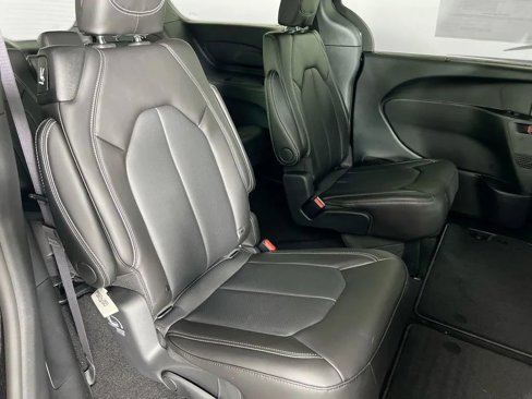 New 2025 Chrysler Pacifica Select image 28