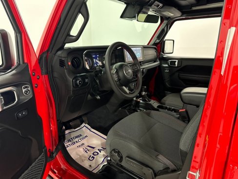 Used 2024 Jeep Wrangler Unlimited Rubicon w/ Technology Group image 16