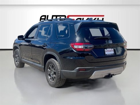 Used 2025 Honda Pilot TrailSport image 5