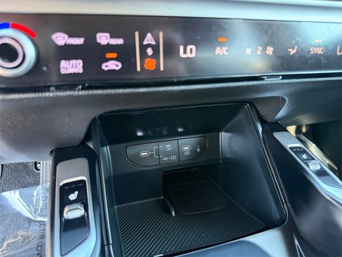 Used 2024 Kia Sorento S image 30