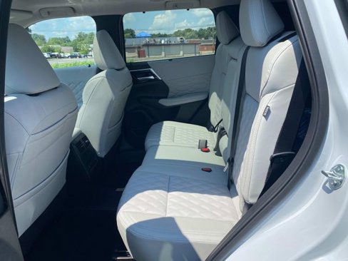 New 2025 Mitsubishi Outlander 4WD Plug-In Hybrid image 7