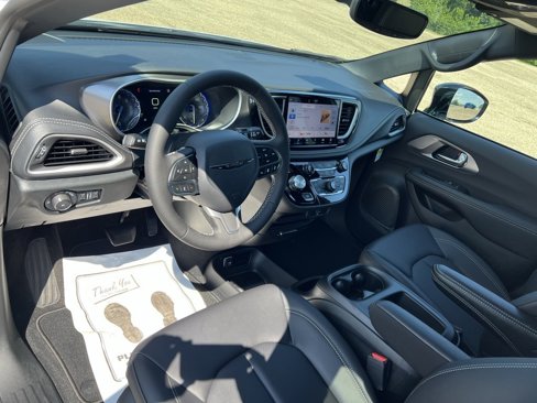 New 2026 Chrysler Pacifica Select image 25