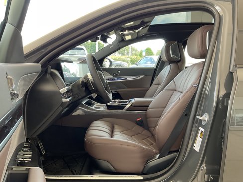 New 2026 BMW 740i w/ Executive Package image 10