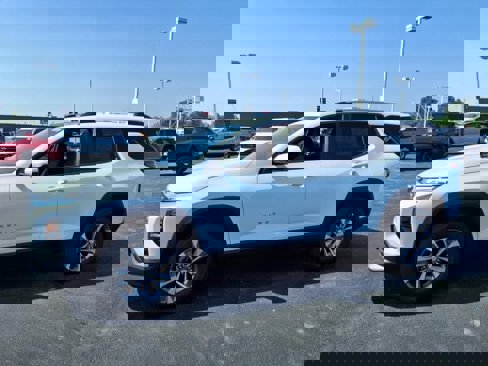 New 2026 Chevrolet Equinox LT w/ LPO, Floor Liner Package image 7