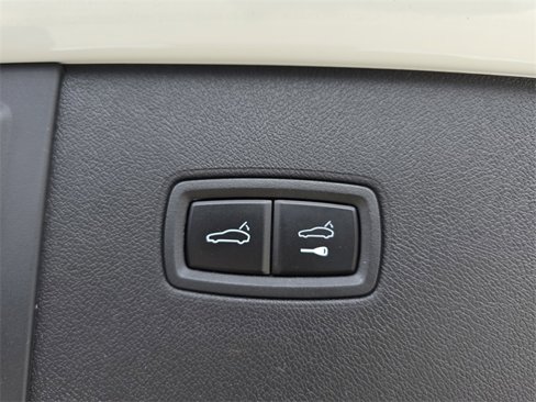 Used 2025 Porsche Cayenne image 13