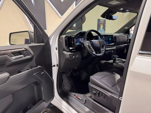 Used 2022 Chevrolet Silverado 1500 LTZ w/ LTZ Premium Package image 9