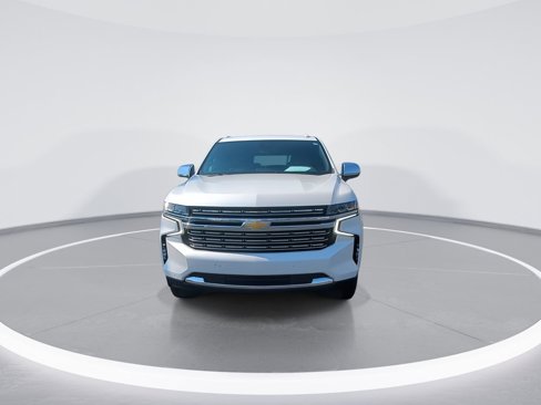 Used 2024 Chevrolet Suburban Premier image 3