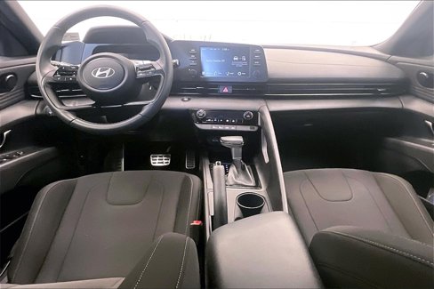 Used 2025 Hyundai Elantra Sport image 13