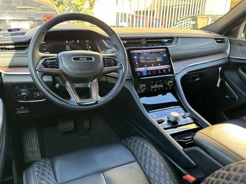 Used 2023 Jeep Grand Cherokee Summit w/ Advanced Protech Group IV image 5