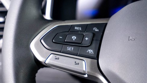 New 2025 Volkswagen Taos SE image 22
