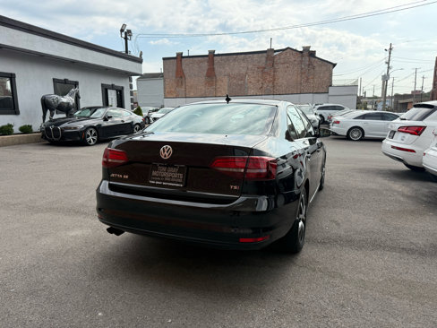 Used 2017 Volkswagen Jetta SE image 3