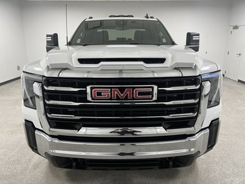 Used 2024 GMC Sierra 3500 SLE w/ SLE Convenience Package image 3