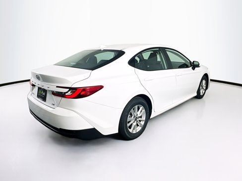Used 2025 Toyota Camry LE image 9