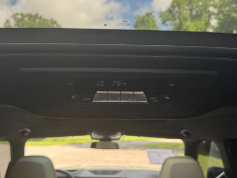 Used 2025 BMW X7 xDrive40i w/ M Sport Package image 59