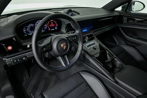 New 2026 Porsche Panamera 4 E-Hybrid image 4