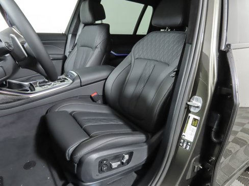 New 2026 BMW X7 M60i image 15
