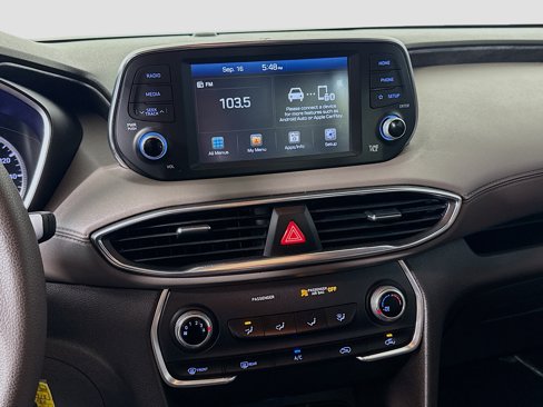 Used 2020 Hyundai Santa Fe SE image 16