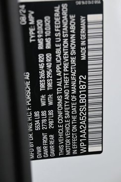 Certified 2025 Porsche Macan image 30
