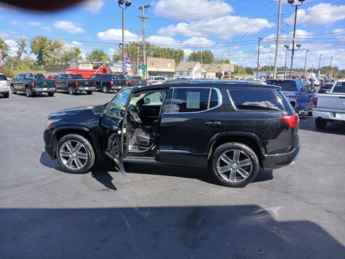 Used 2019 GMC Acadia Denali image 2