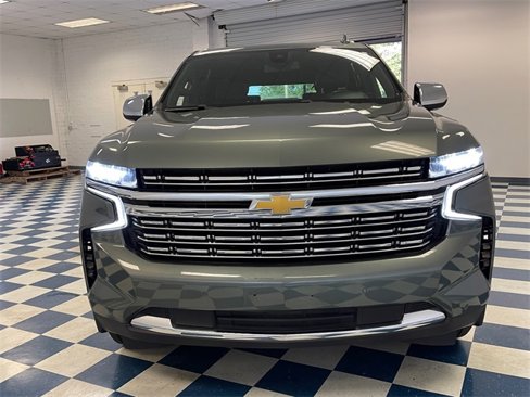Used 2023 Chevrolet Suburban Premier image 2