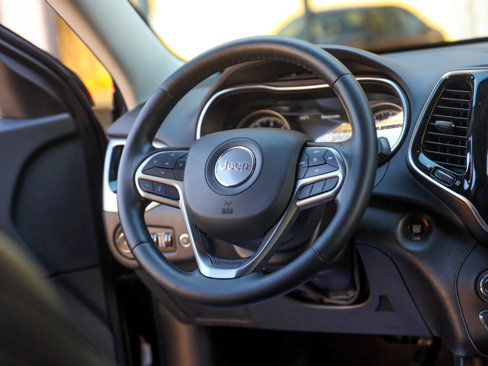 Used 2020 Jeep Cherokee Limited image 28