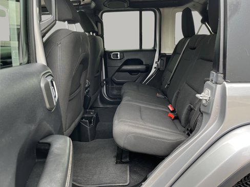 Used 2019 Jeep Wrangler Unlimited Sahara w/ Safety Group image 15